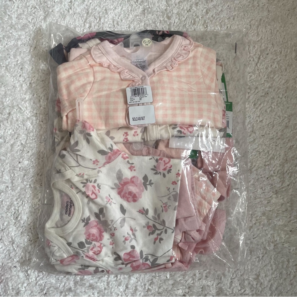 Modern Moments by Gerber Baby Girls Baby Shower Gift Set size 6-9 Months